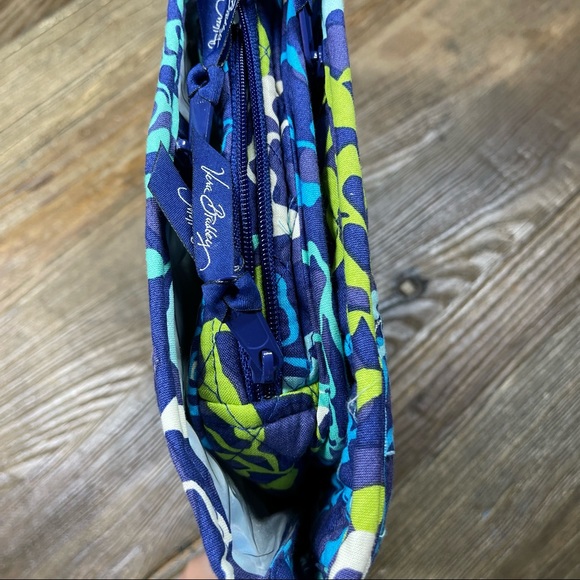 Vera Bradley Travel Toiletries Kit Organizer Blue Floral Roll-Up - Picture 3 of 6